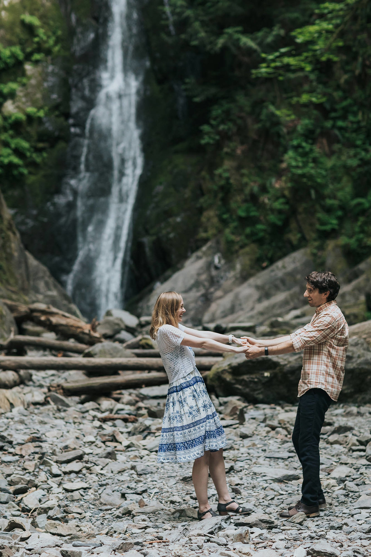 goldstream park niagara falls victoria bc engagement session waterfall