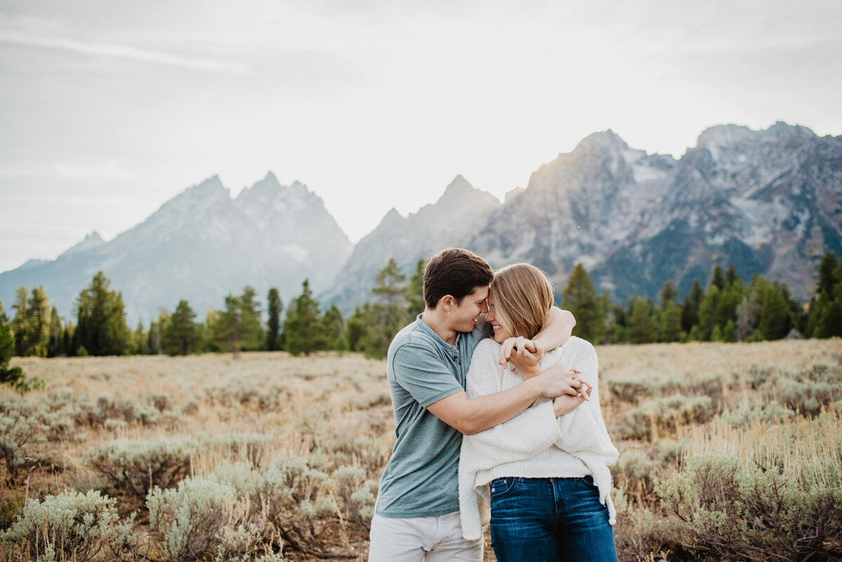 Photographers Jackson Hole capture couple embracing