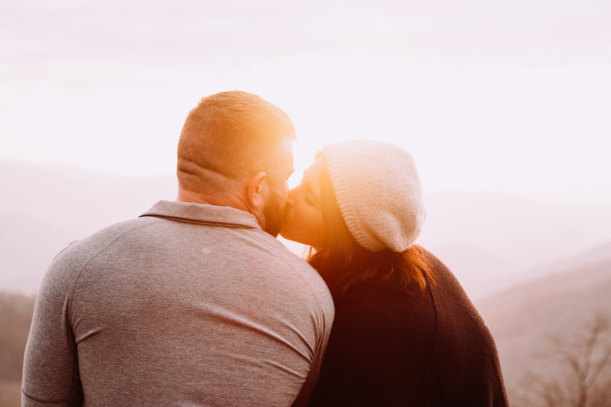 couple kissing on the foothills parkway