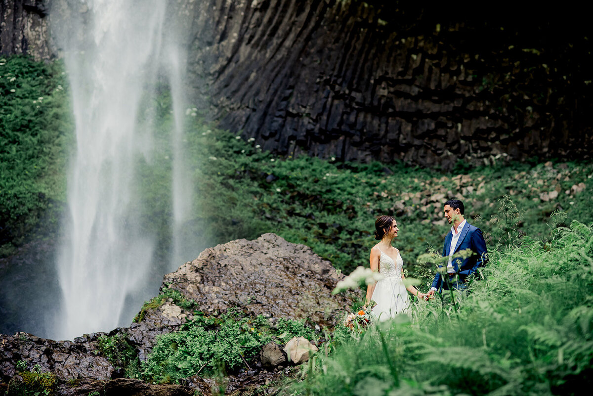 Columbia-gorge-wedding-photo