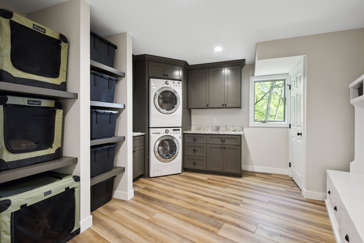 LakeWood - 12204 Hart Ave Annandale_026