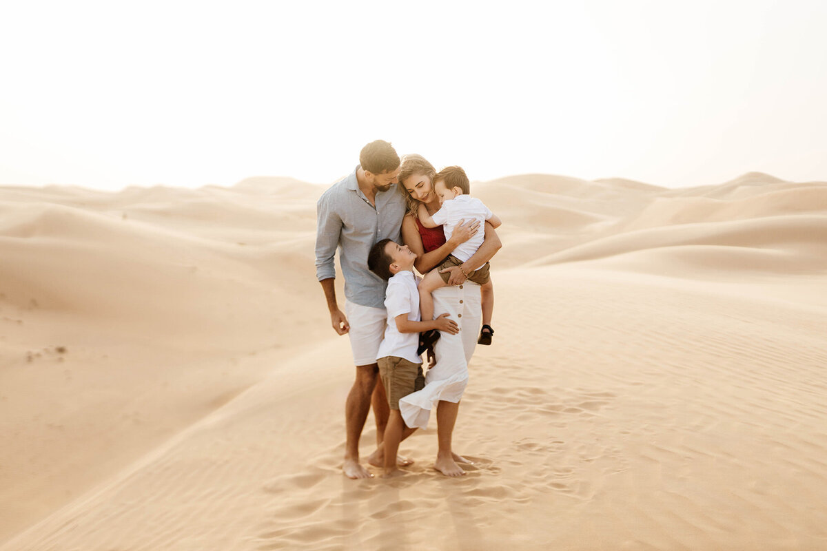 abu-dhabi-desert-family-photo-shoot