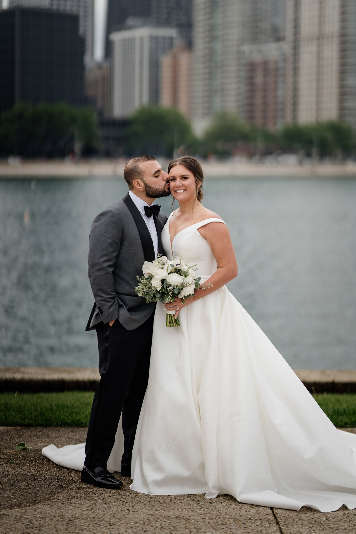 Millennium-Moments-Chicago-Wedding-Photograper-Hilton-Chicago-Modern-Bride-Groom-FAV-84