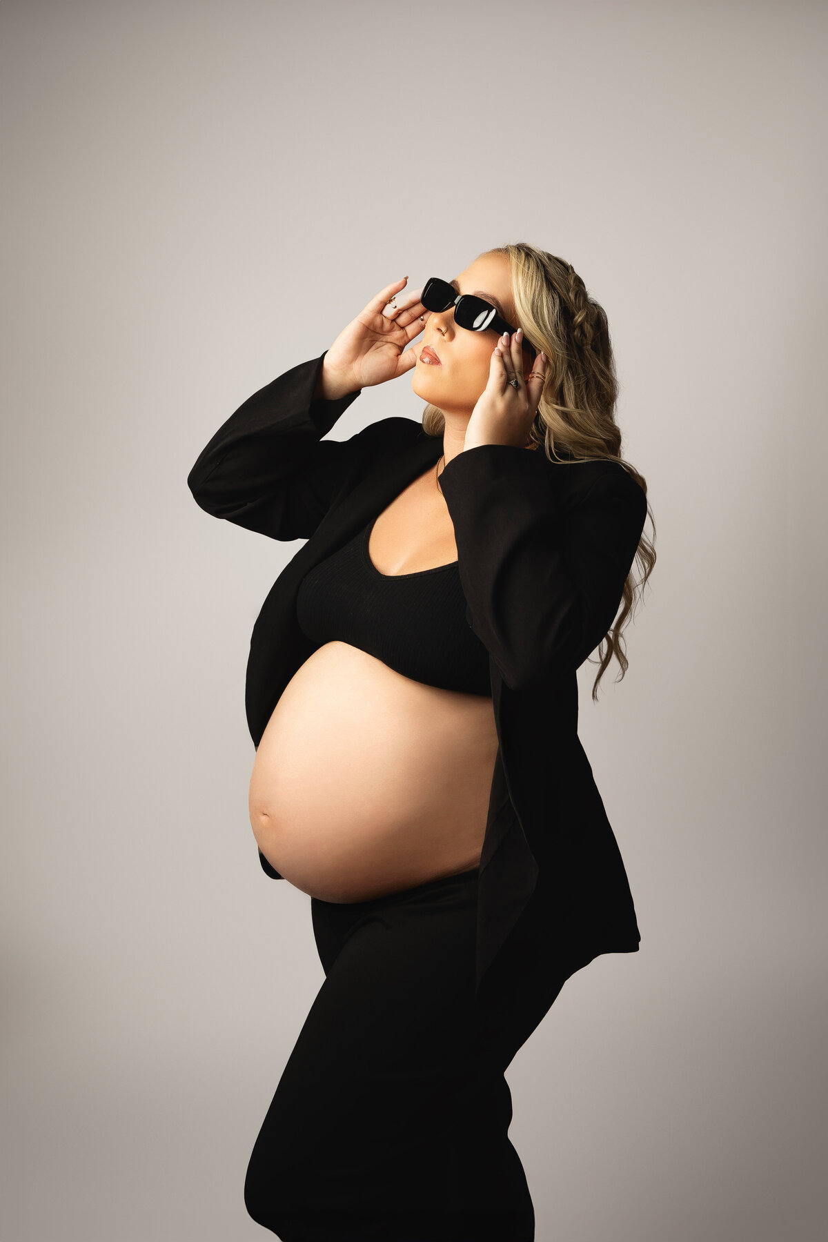 Expecting in Georgetown, TX? Create lasting memories with our creative maternity photography. Book your session today!