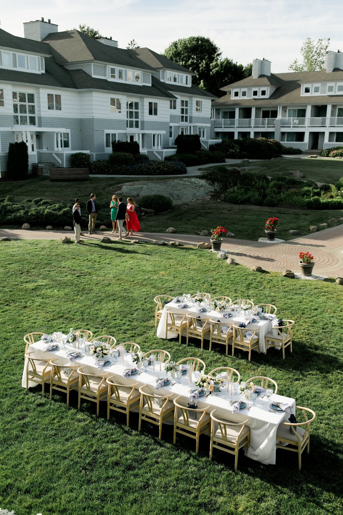 wedding-tablescape-at-the-watersedge-resort-and-spa-1