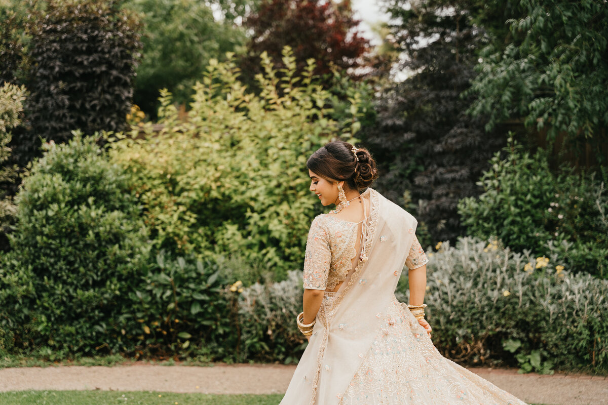 grace-dove-photography-hanbury-barns-wedding- (30)