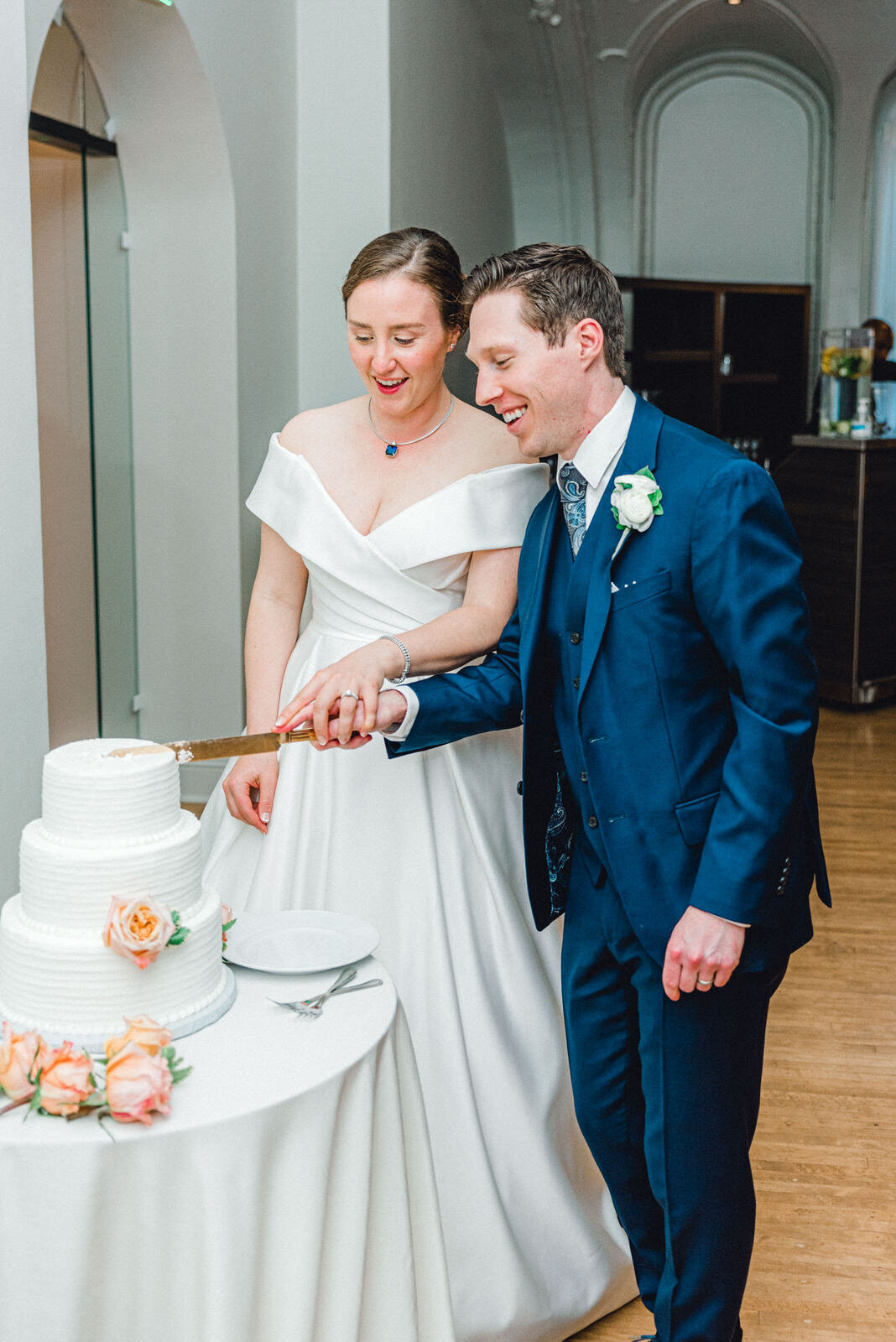 bride and groom celebrate at the cottonwood hotel