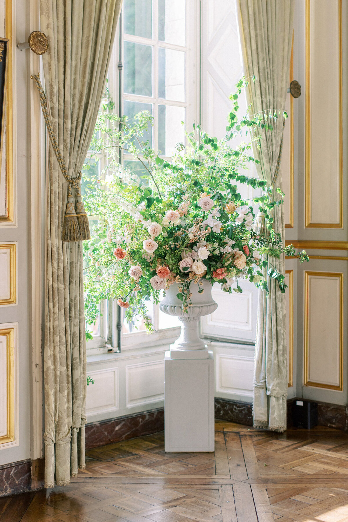 Maïlys Fortune Photography Husband Wife Wedding Weddings Photography France Switzerland Italy Timeless Dreamy Imagery Bilingual French English Destination Weddings Destination Wedding Provence French Riviera Paris Lake Como Tuscany99