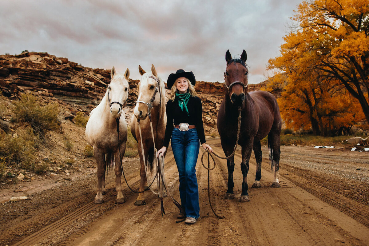 Ryetta poses with her 3 horses for her Montrose senior pictures.