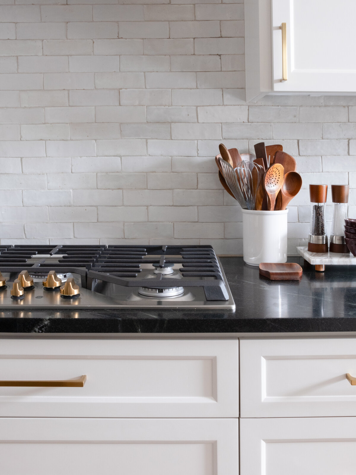 hello-home-austin-cream-kitchen-remodel-zellige-backsplash-contemporary-kitchen-gas-cooktop-soapstone-countertop-19