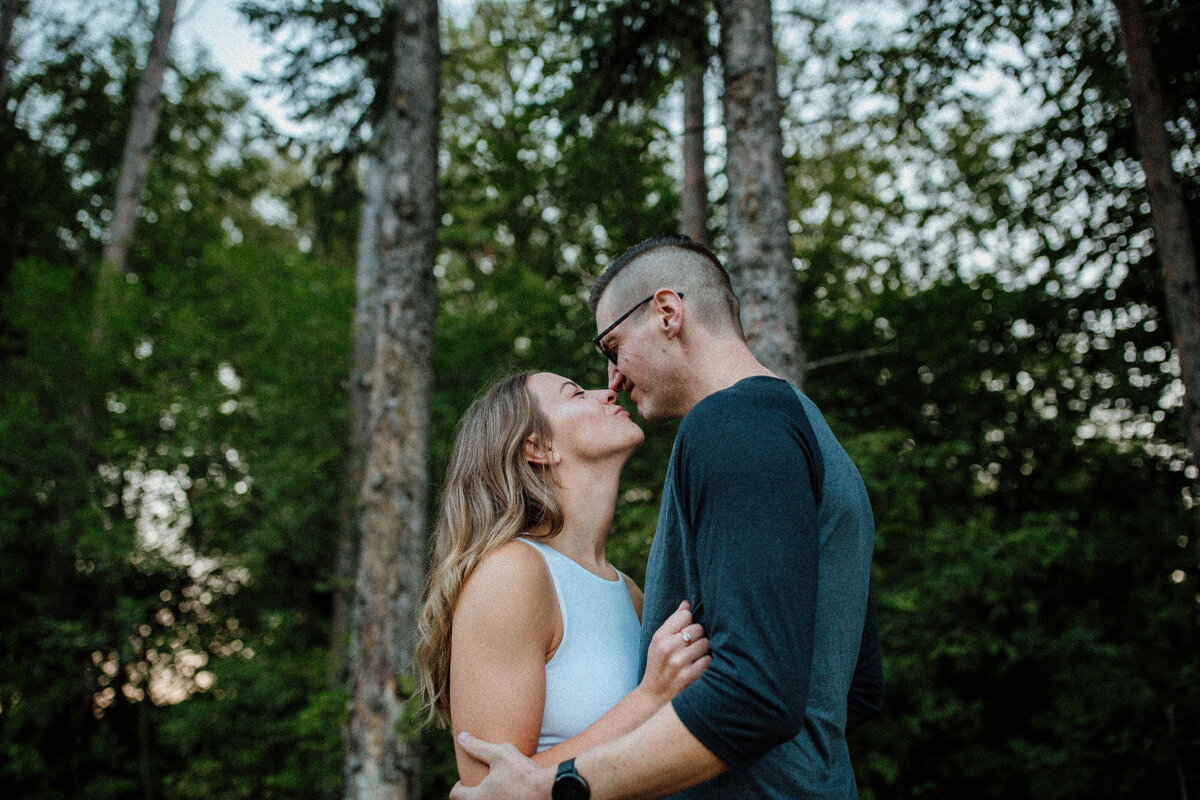 engagement-photos-in-forrest