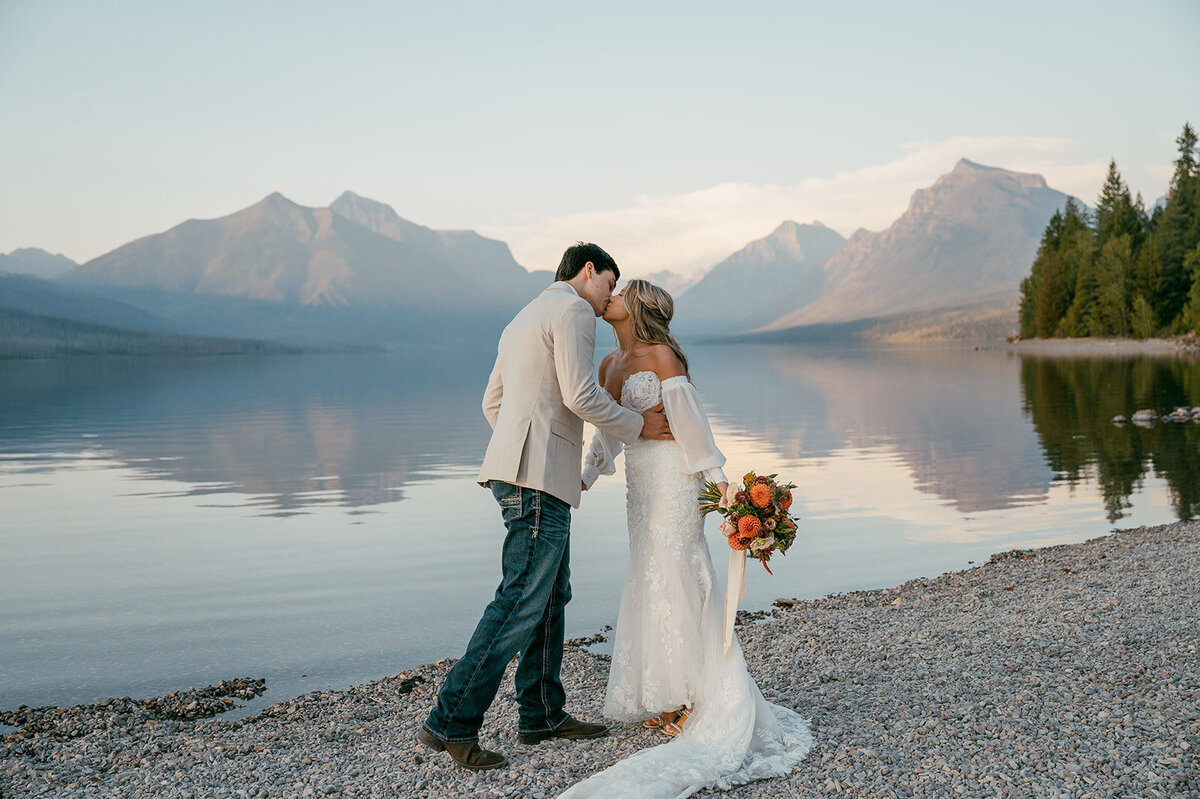 presley-gray-photo-glacier-national-park-elopement-7586