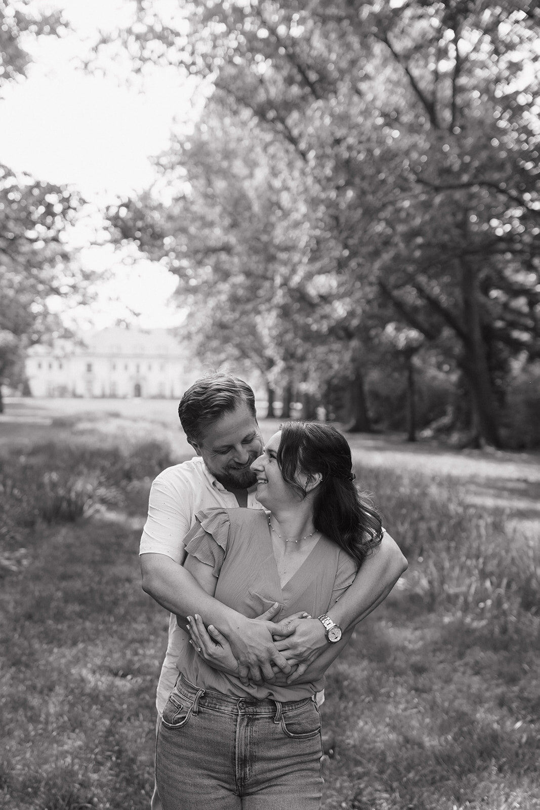 Indianapolis engagement photographer romantic park kiss