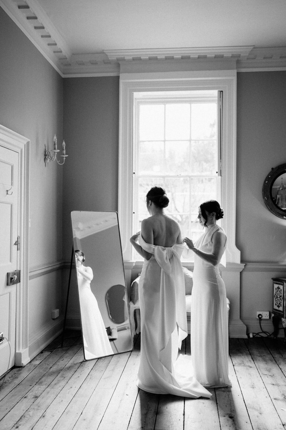 UK London Wedding Photographer - The Orangery Maidstone - Laura Williams Photography - WEB - 3