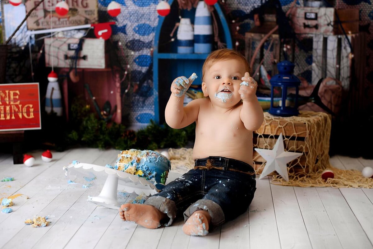 mobile-inhome-cakesmash-photography_vancouver-fraser-valley_the-big-one-fishing-theme-boy03