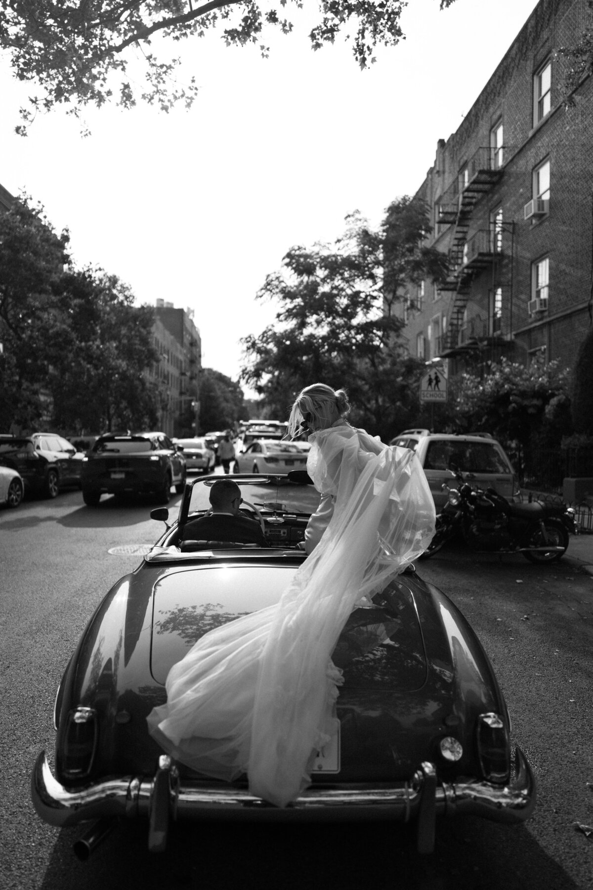 artsy-wedding-portraits-nyc-couple-black-white-potography-sweeping-veil-sarah-brehant-events