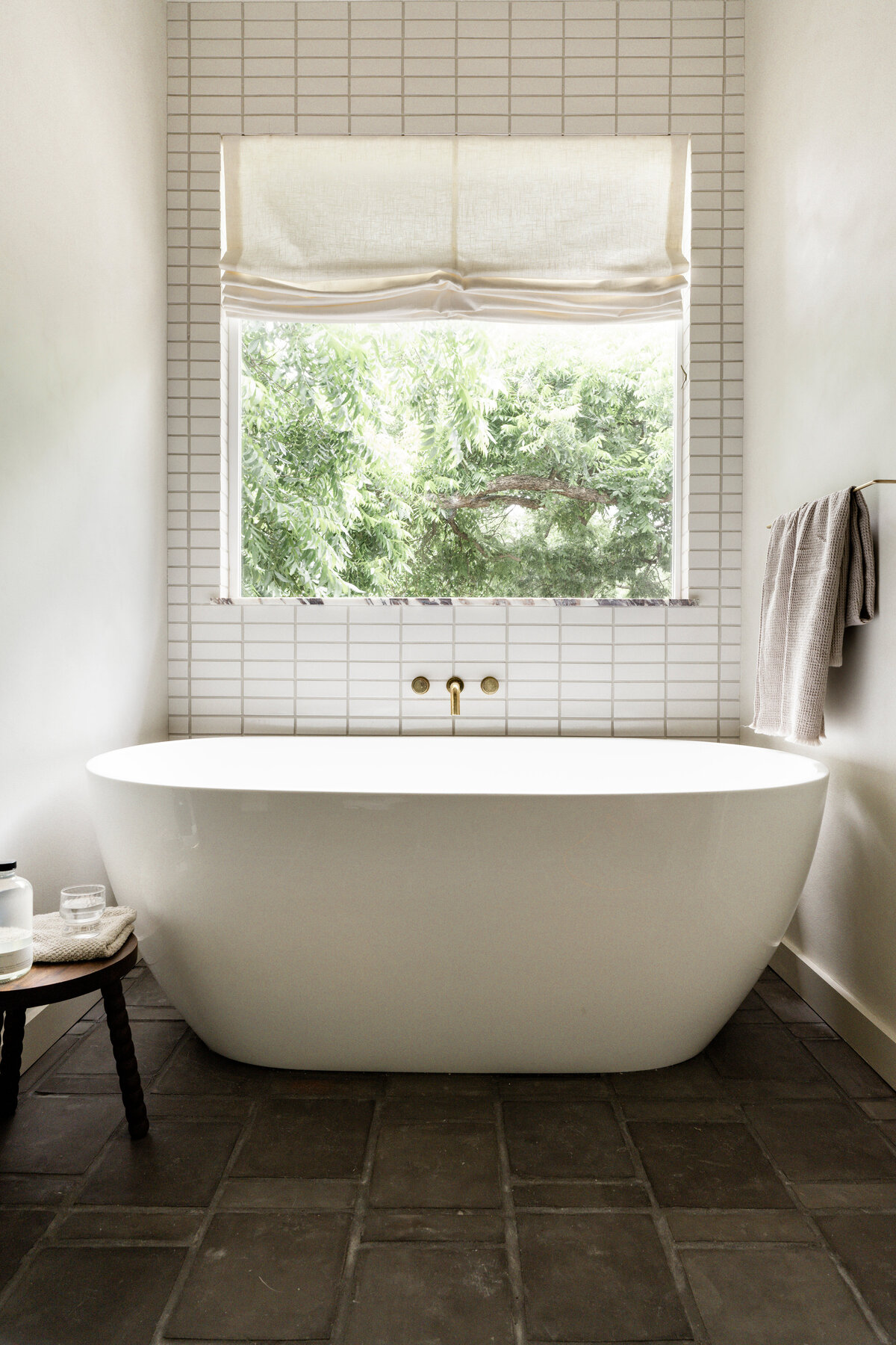 house-franc-avenue-h-hyde-park-bathroom-remodel-addition-historic-home-calacatta-marble-countertop-unlacquered-brass-faucet-freestanding-tub-historic-neighborhood-austin-texas