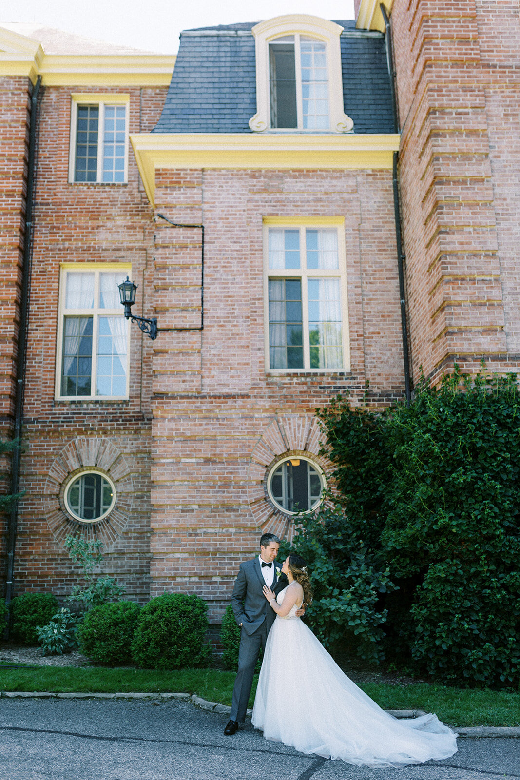 Lila & Rob Wedding_Kingwood Center Gardens-207
