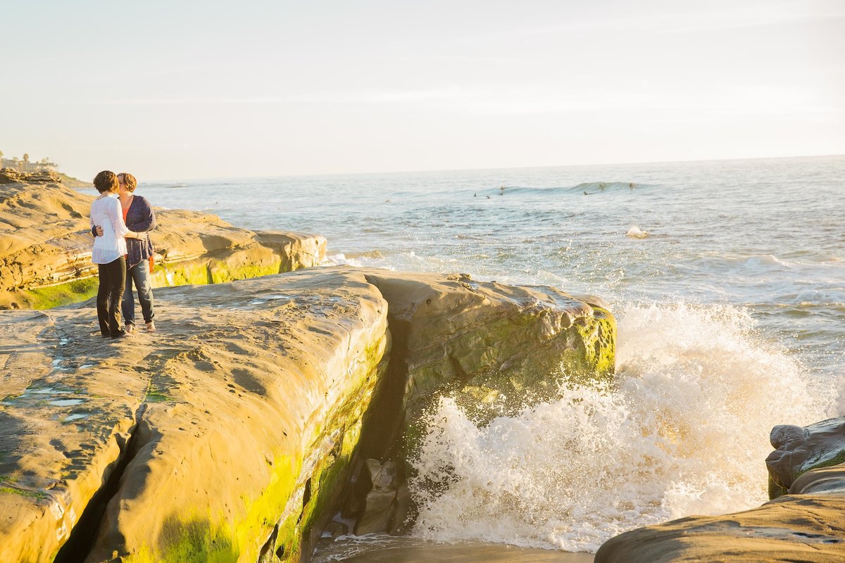 babsie-ly-photography-surprise-proposal-photographer-san-diego-california-la-jolla-windansea-beach-scenery-lgbt-005