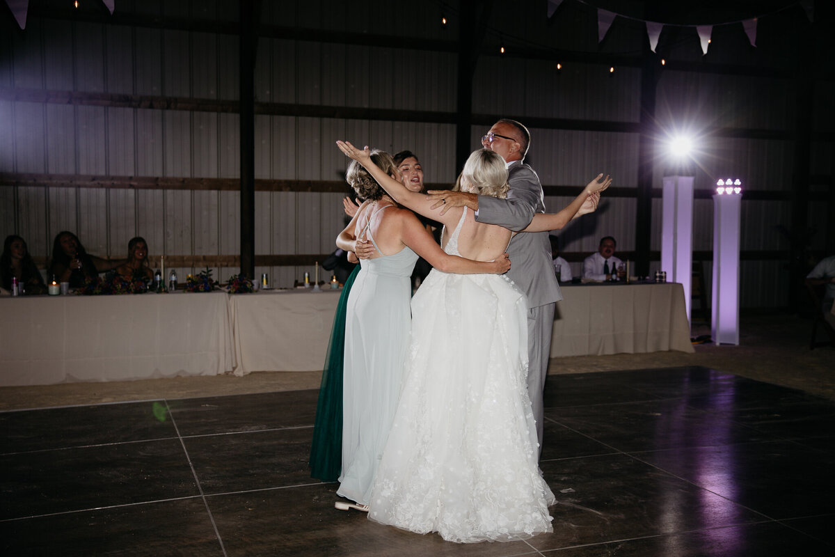 Wren-Ohio-Wedding-SparrowSongCollective-081322-Blog-151