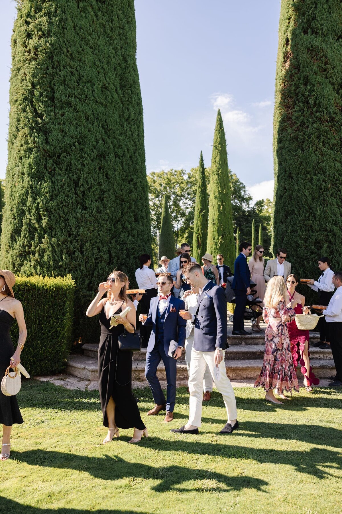 Wedding-cocktail-hour-South-of-France