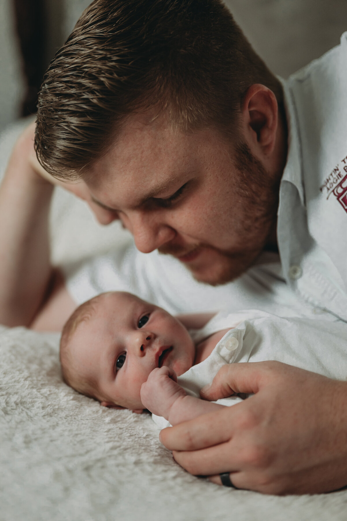 Kasey-Newborn-with-dad