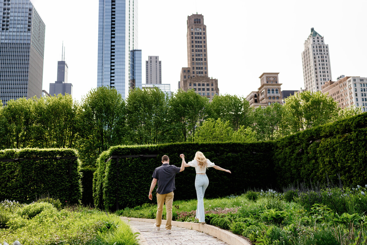 Aspen-Avenue-Chicago-Wedding-Photographer-Lyric-Opera-House-Elegant-Timeless-Classic-Luxury-Downtown-True-to-Color-Bold-Romantic-Chicago-Theater-Lurie-Garden-FAV-25