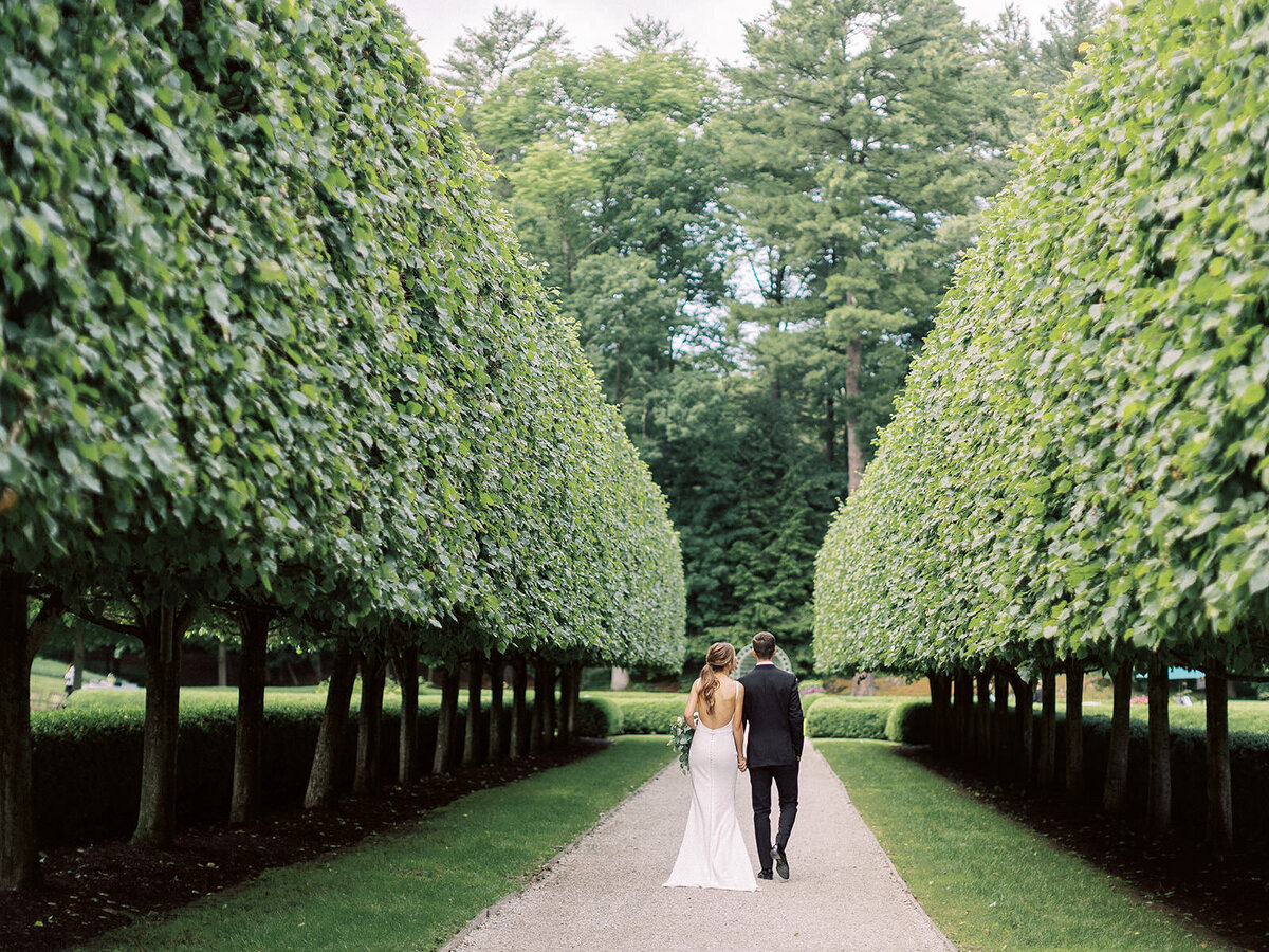 Elegant-black-tie-wedding-at-the-mount-lenox-26