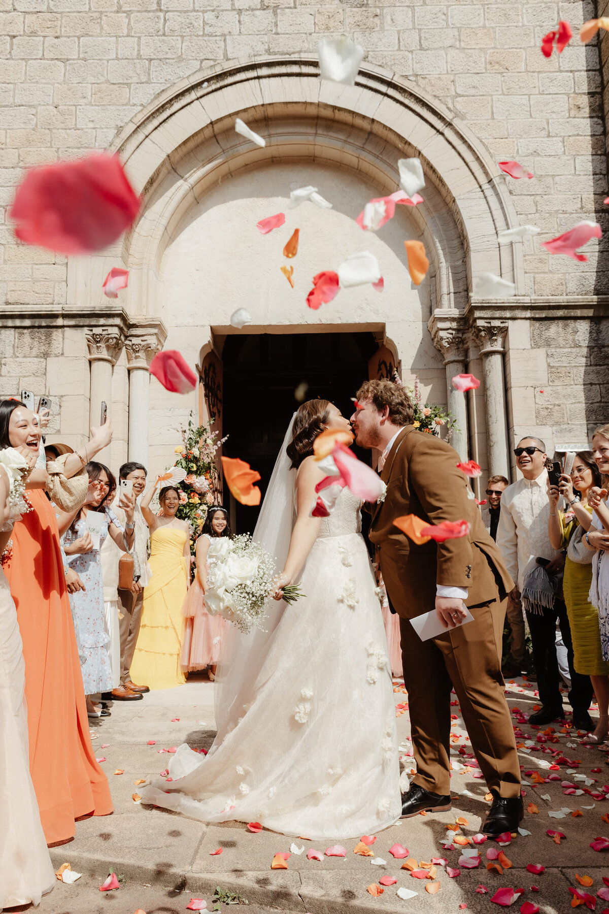 Anais-et-Nicolas-ceremonie-mariage-sortie-eglise2