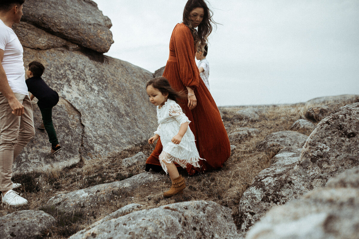 Mum and daughter on rocks for Family Photoshoot in Melbourne with Sapphire and Stone Photography