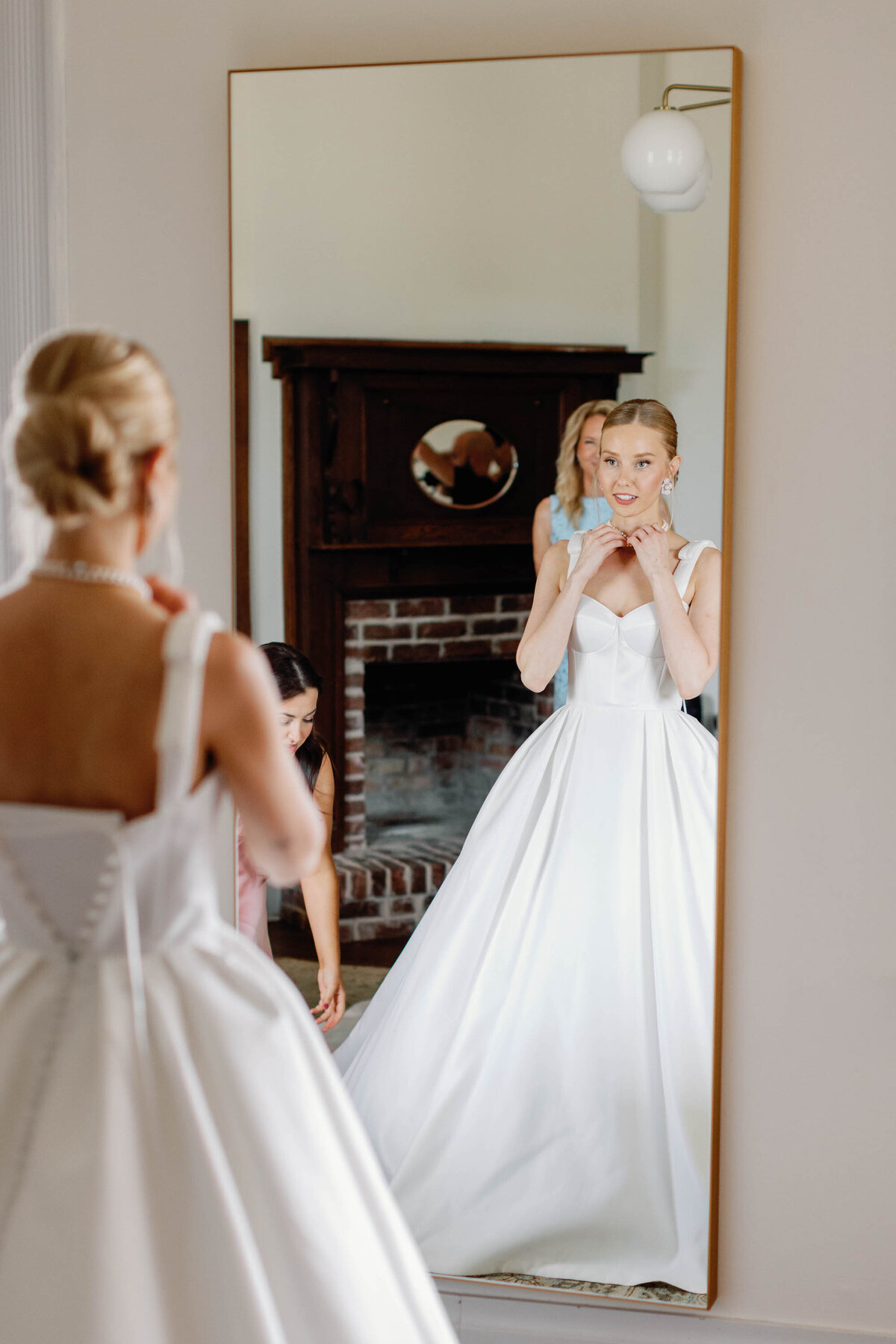 bride-getting-ready-at-the-grand-lady-austin-texas