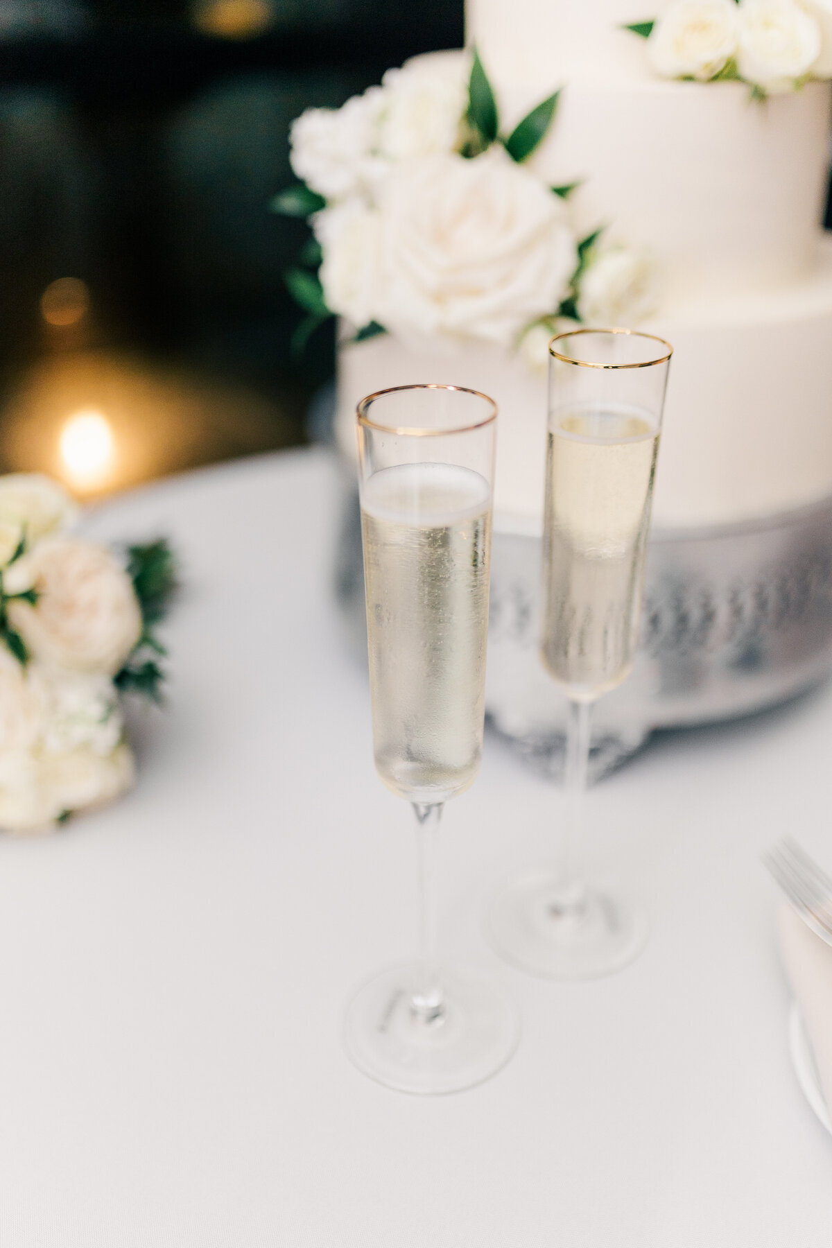champagne-flutes