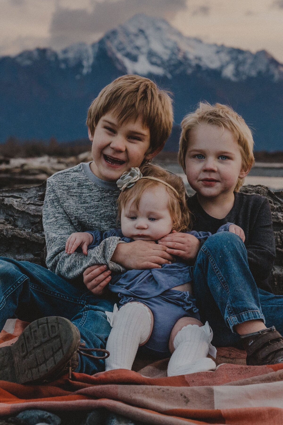 9L0A1122Alaska_MatanuskaRiverFamilySession
