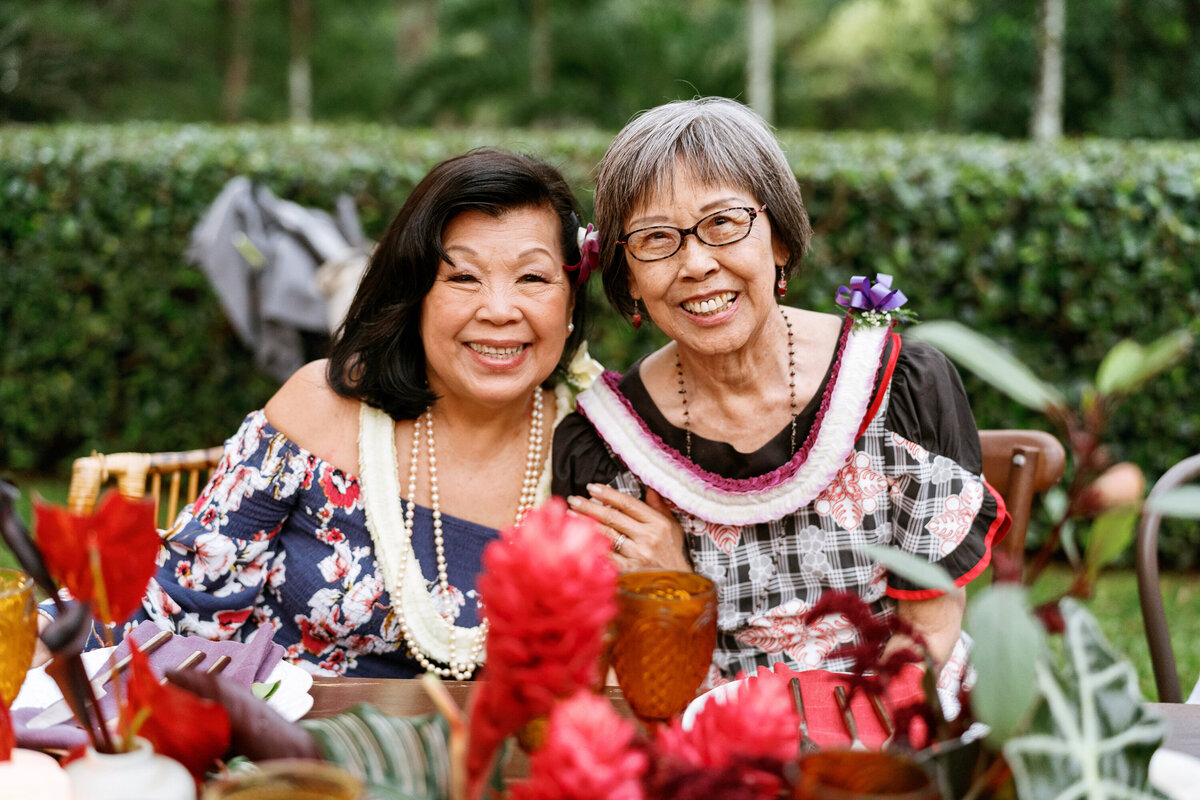 t kira & hannah 1055