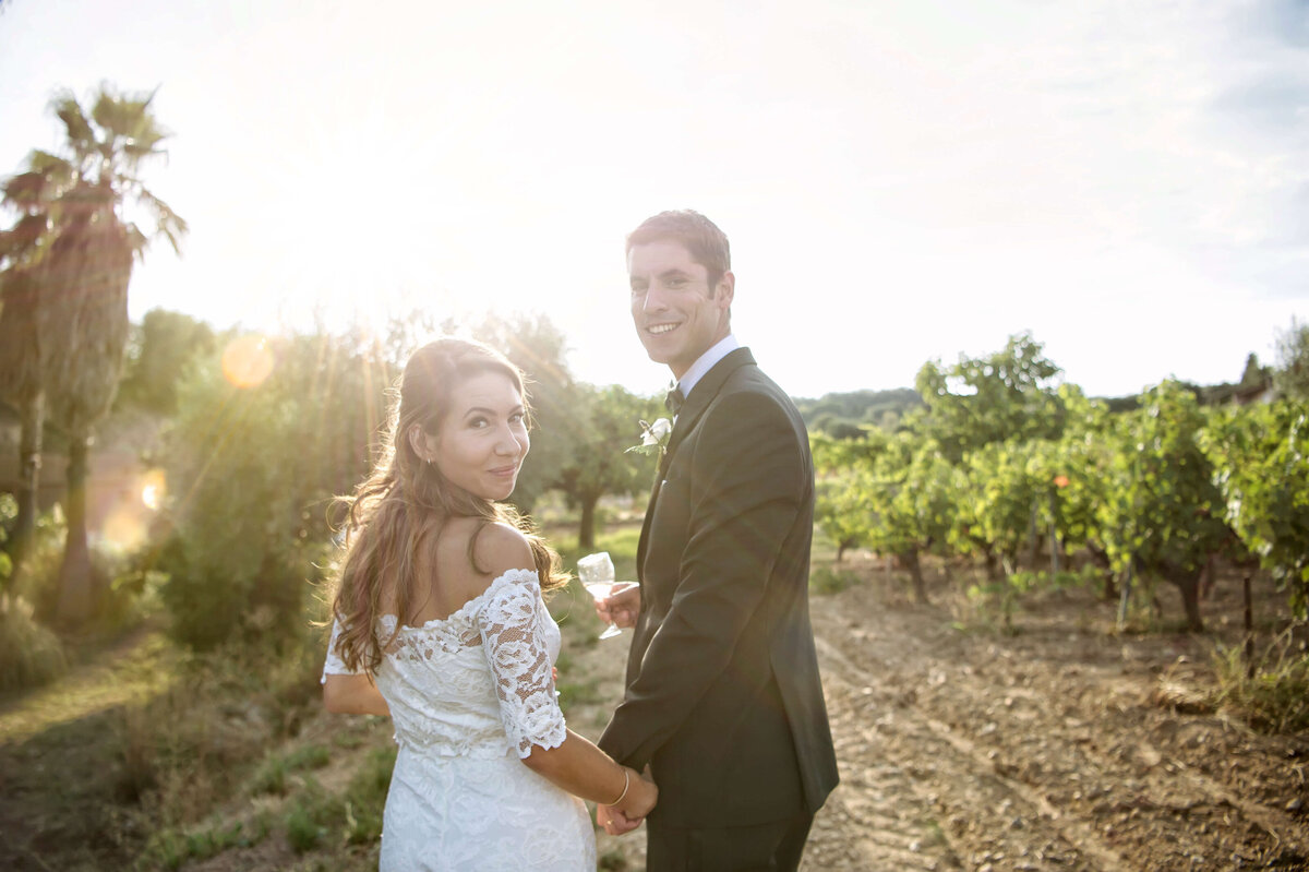 wedding-couple-vinyard-golden-hour-france