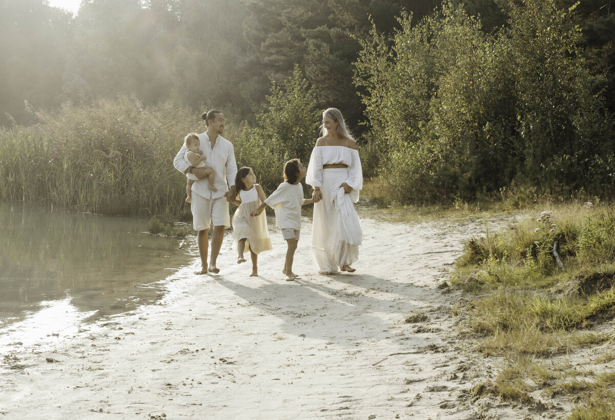 gezinsfotograaf roermond, gezinsfotograaf leudal, gezinsfotograaf haelen, gezinsfotografie limburg, gezinsfotograaf limburg, gezinsshoot leudal, gezinsshoot roermond, gezinsshoot haelen, gezinsfotograaf limburg, gezinsfotograaf brabant, spontane gezinsfoto's, spontane foto's met kinderen, spontane fotografie, gezinsfotograaf