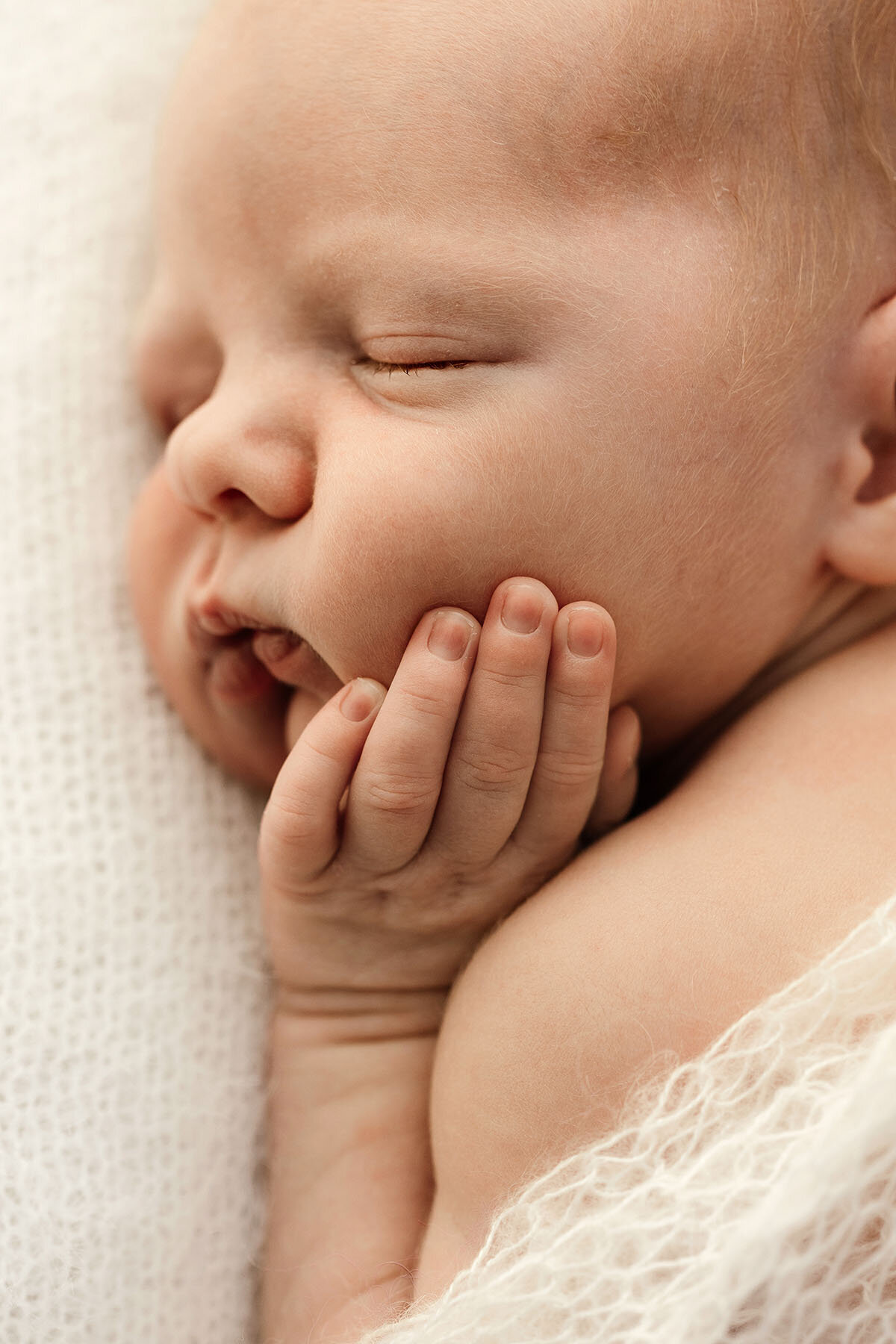 Abu-dhabi-newborn-photographer-dubai-baby-macro-photography-5