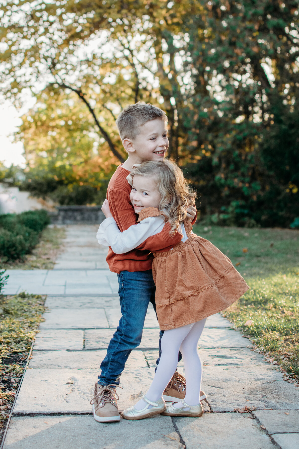 siblings candid pose in Wheaton, IL