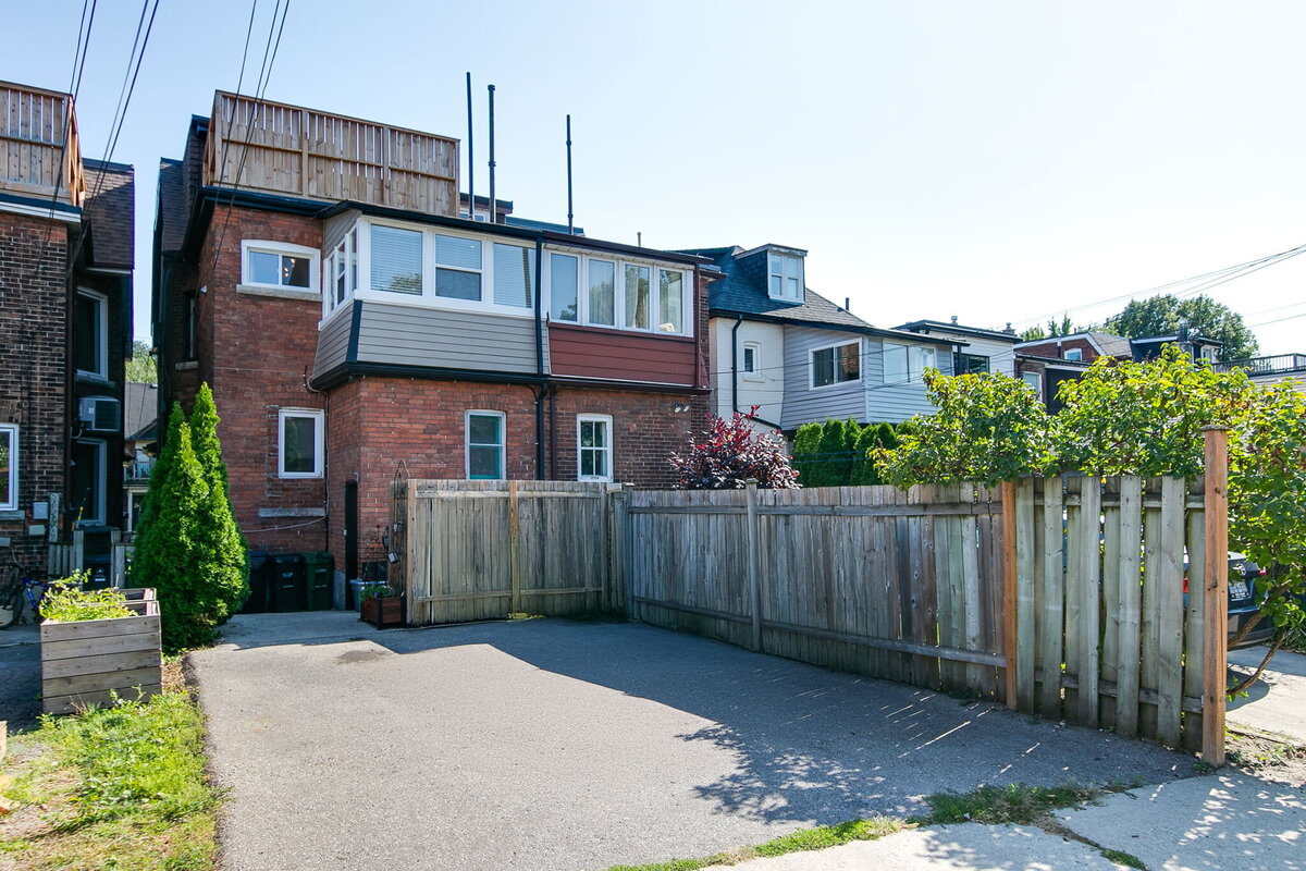 33-web-or-mls-74_002_Backyard