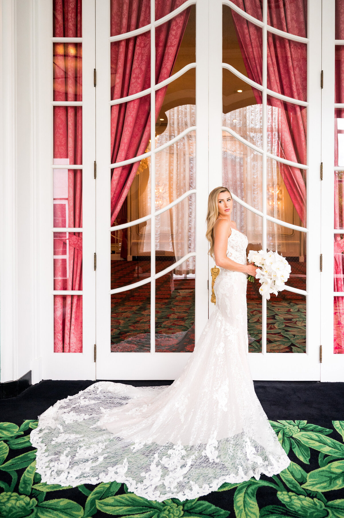 wedding picture at greenbrier resort west virginia