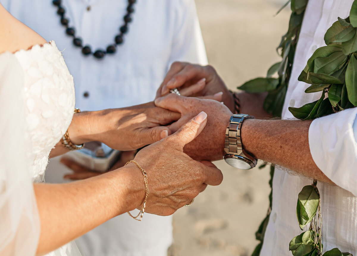 Hawaii-beach-elopement-28