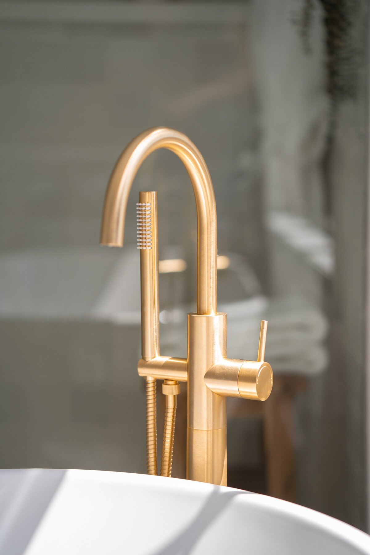 bathroom-gold-faucet-toronto-interior-designer