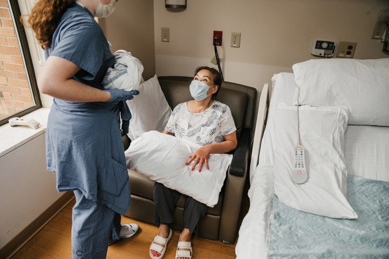 natalie-broders-hospital-birth-photography-B-091