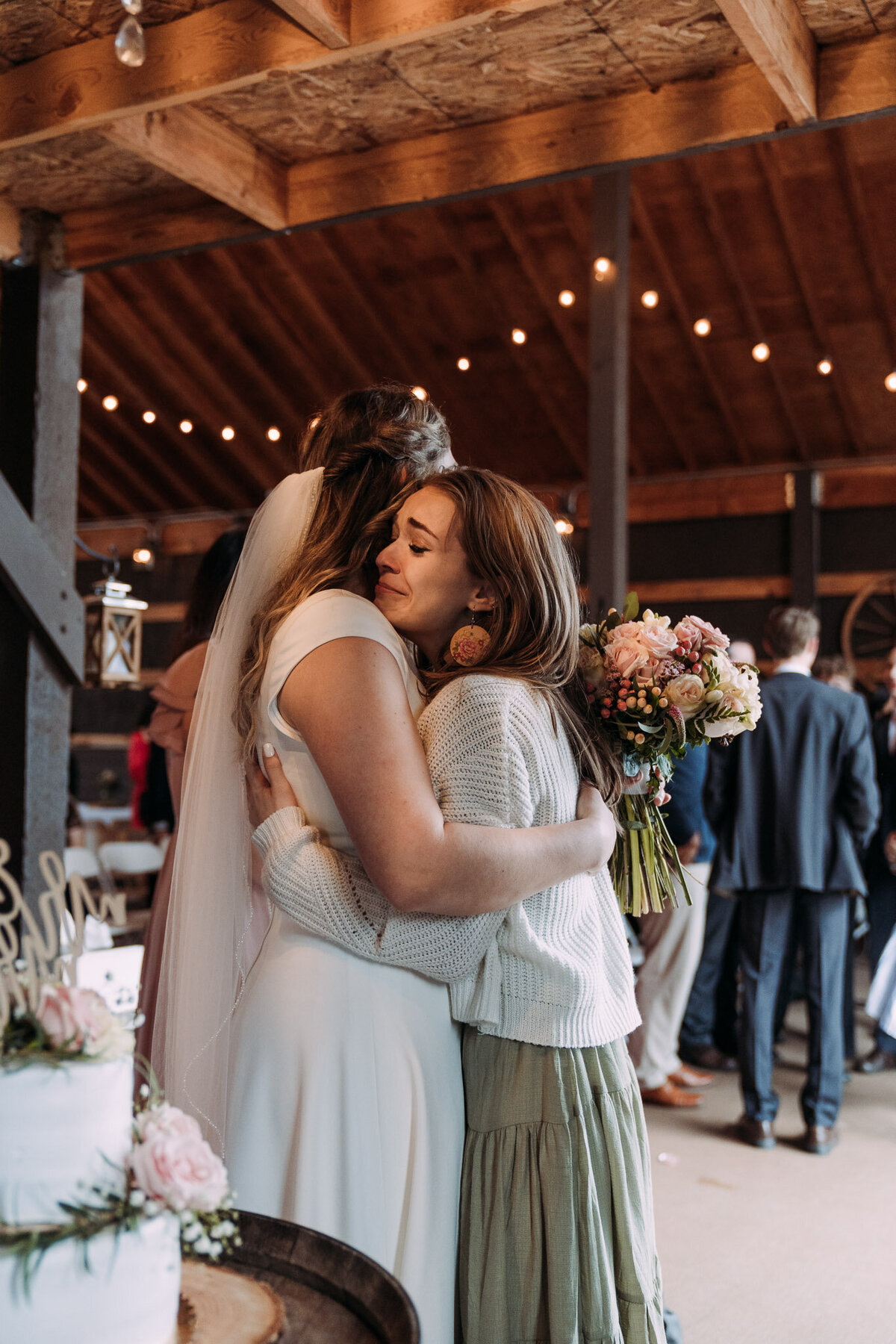 Joyce Li Photography Destination Wedding Elopement Engagement Lifestyle Portrait Photographer West Coast Seattle Washington California portlandoregontemplewedding-41