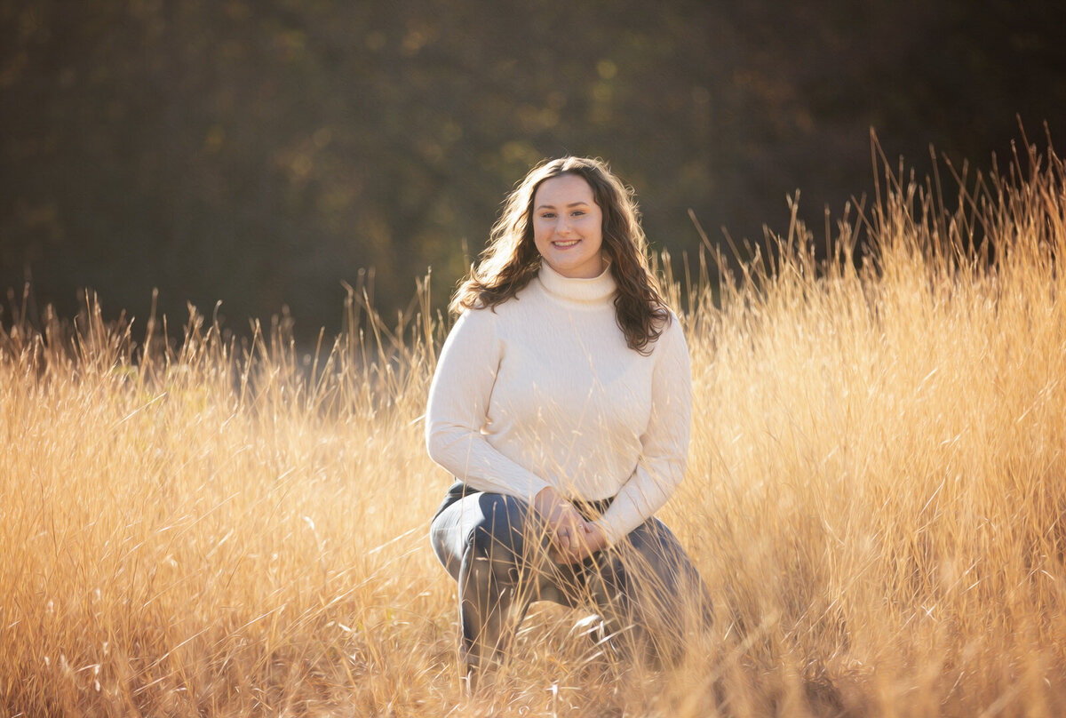 senior-girl-sitting-in-tall-grass