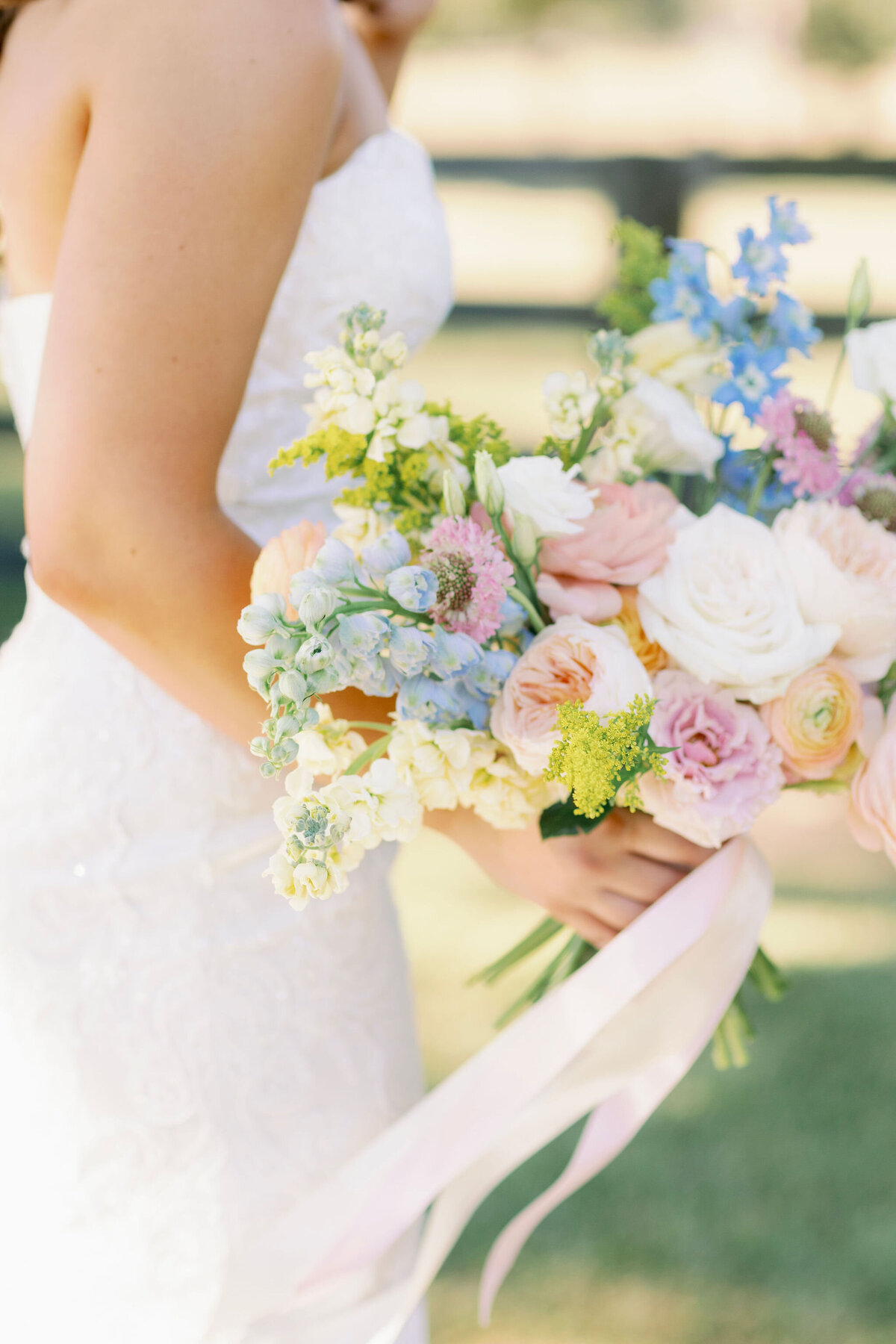 Beautiful wedding florals in wildflower colors