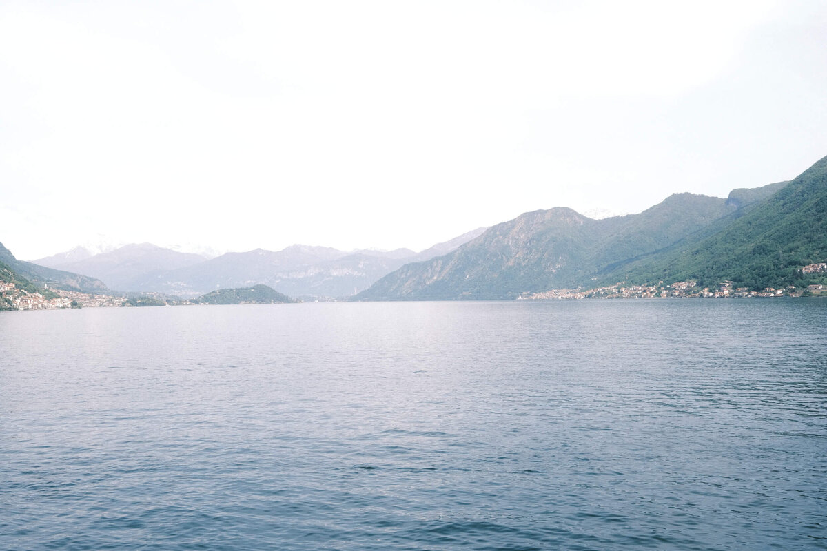 A wedding photo of Lake Como in Italy