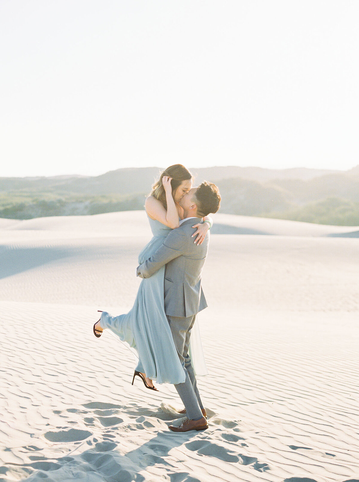 sand-dune-engagement-photos-14