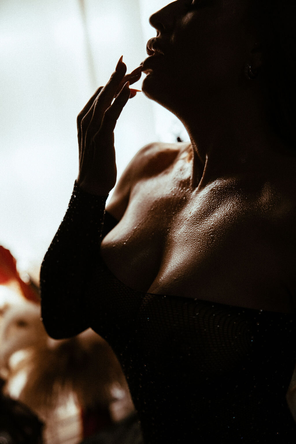 Boudoir photography woman with honey Lubbock, Texas Boudoir photographer in Amarillo TX
