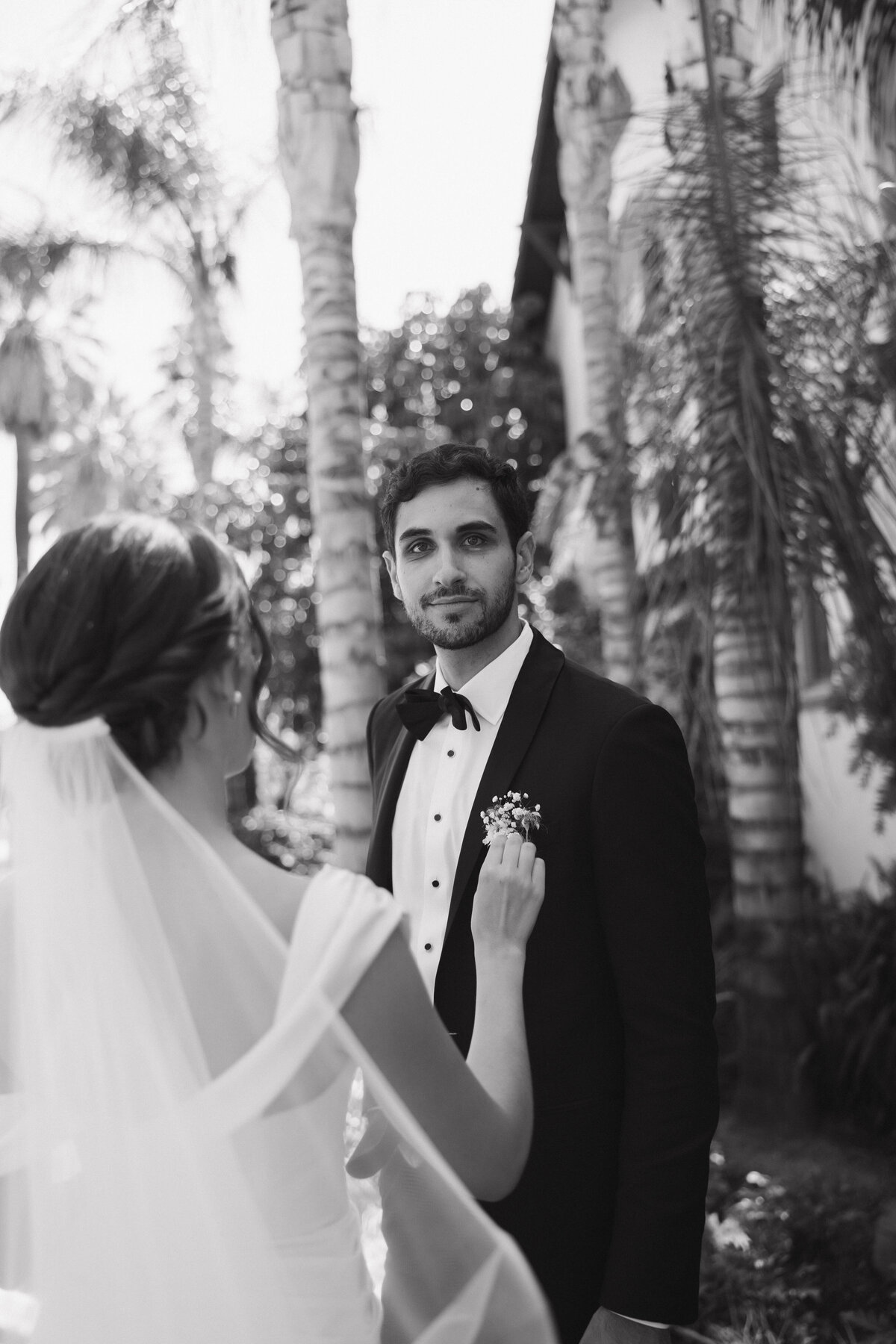 Newlywed portrait captured by wedding photographers in Puerto Rico

